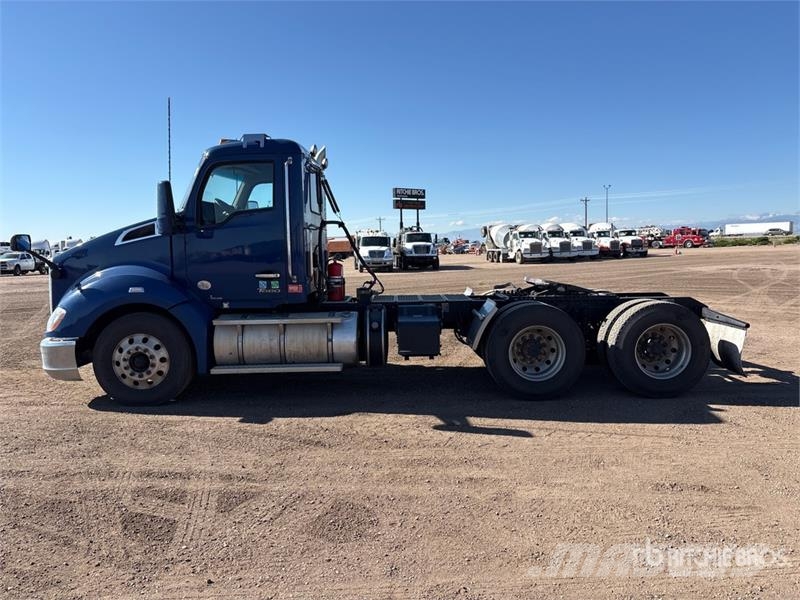 Kenworth T680 6x4 T/A Day Cab Truck Tractor 曳引機組件