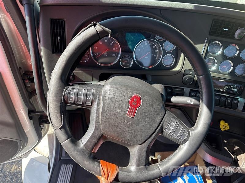 Kenworth T680 6x4 T/A Day Cab Truck Tractor Sadulveokid