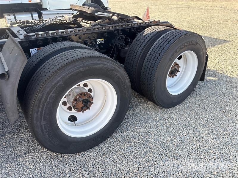 Kenworth T680 6x4 T/A Day Cab Truck Tractor Dragbilar