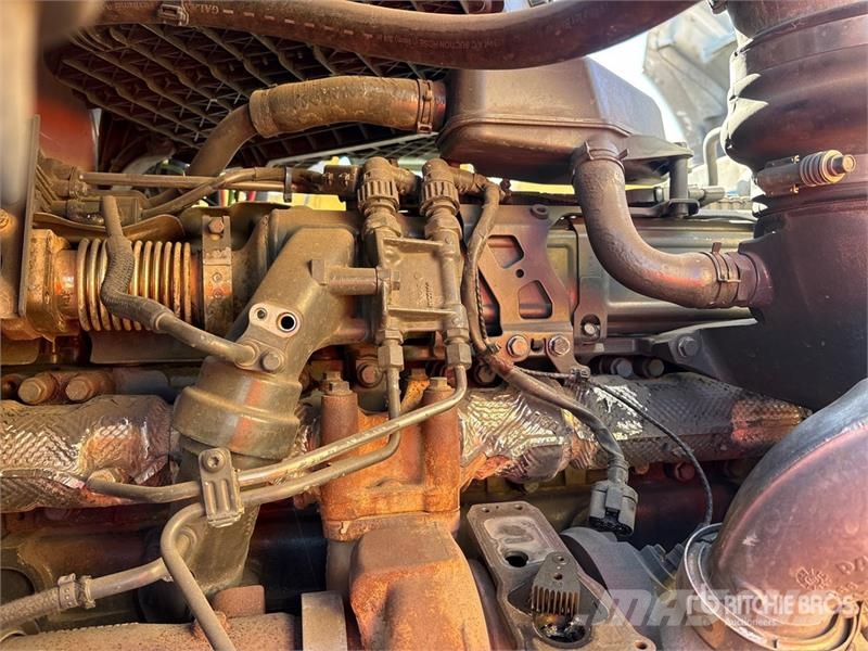 Kenworth T680 6x4 T/A Day Cab Truck Tractor Sadulveokid