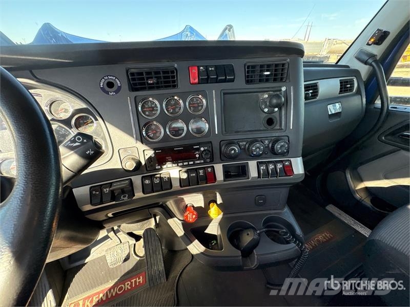 Kenworth T680 6x4 T/A Day Cab Truck Tractor 曳引機組件