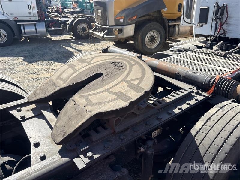 Kenworth T680 6x4 T/A Day Cab Truck Tractor Sadulveokid