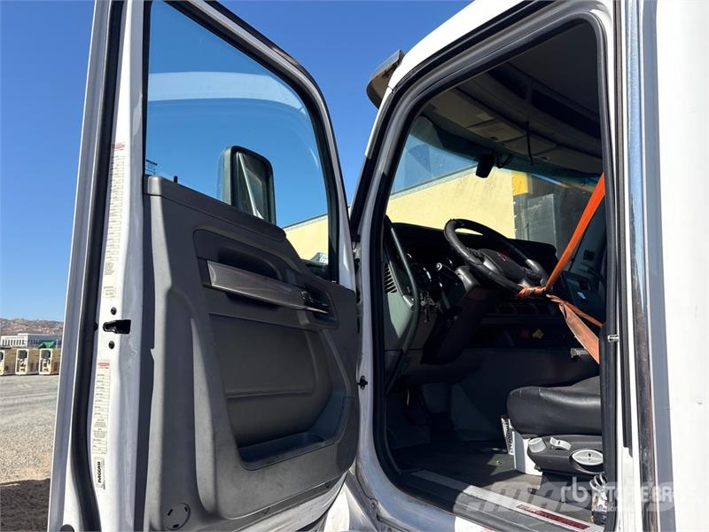 Kenworth T680 6x4 T/A Day Cab Truck Tractor Sadulveokid