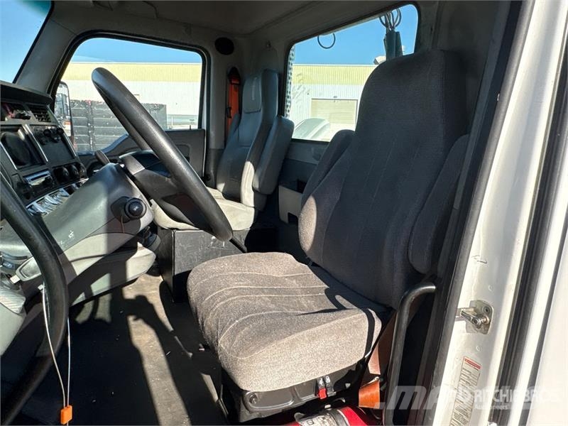 Kenworth T680 6x4 T/A Day Cab Truck Tractor Cavalos mecânicos