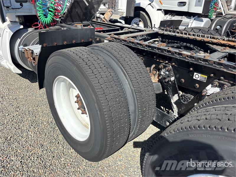 Kenworth T680 6x4 T/A Day Cab Truck Tractor Sattelzugmaschinen