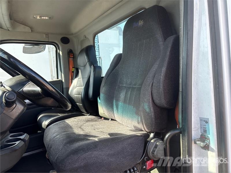 Kenworth T680 6x4 T/A Day Cab Truck Tractor Vilcēji