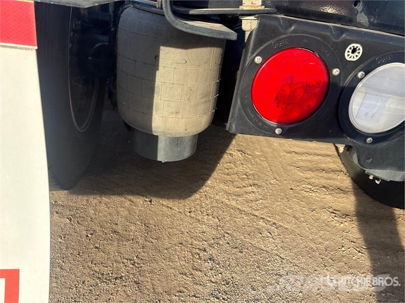 Kenworth T680 6x4 T/A Day Cab Truck Tractor Vilcēji