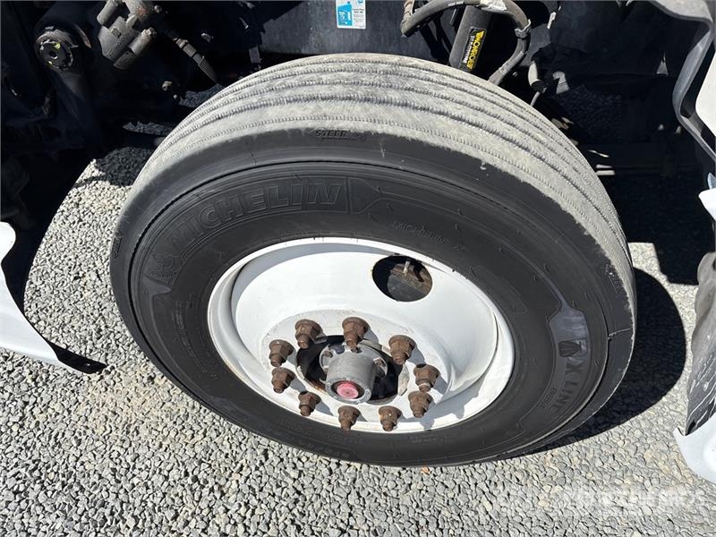 Kenworth T680 6x4 T/A Day Cab Truck Tractor 牵引车