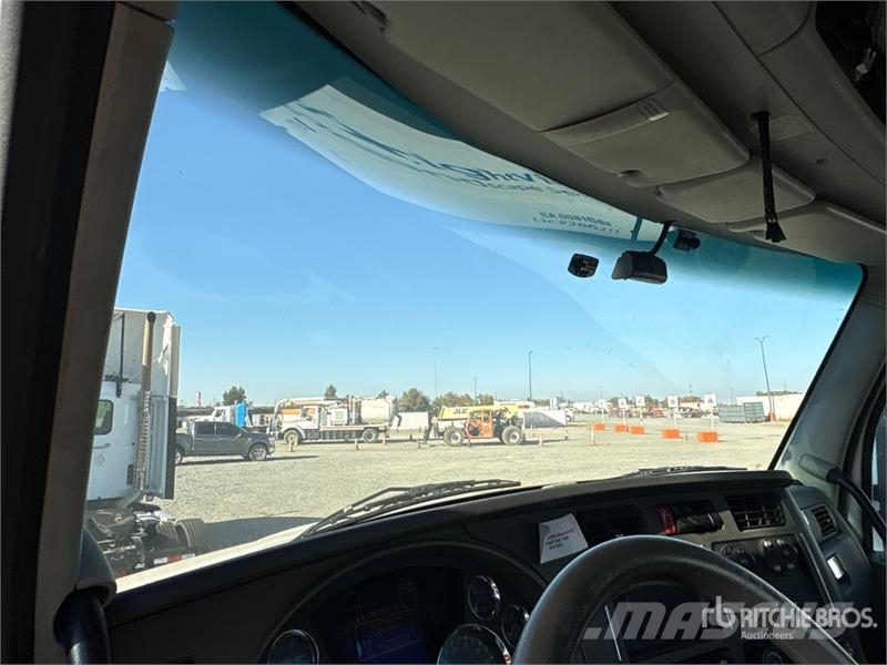 Kenworth T680 6x4 T/A Day Cab Truck Tractor Cavalos mecânicos