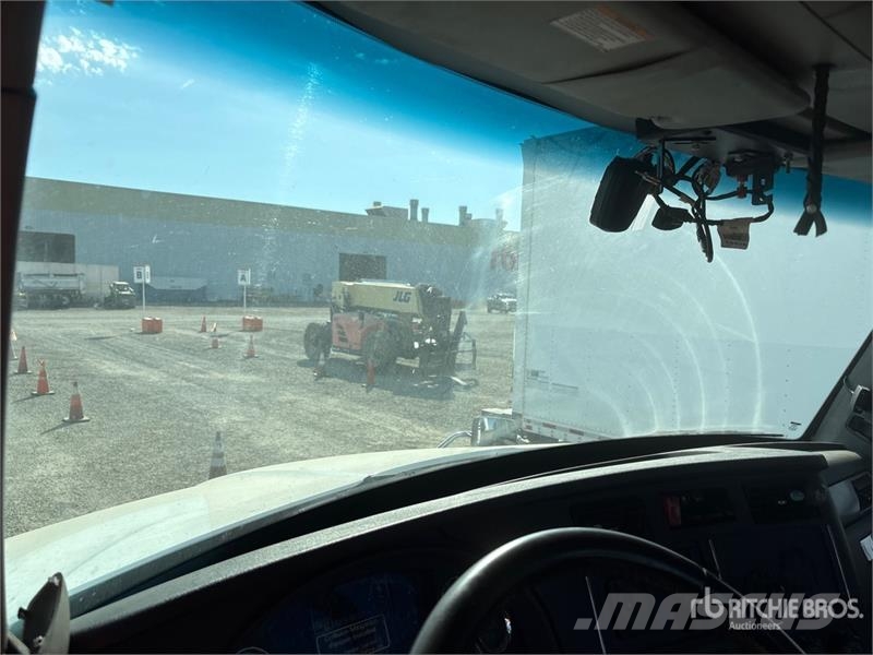 Kenworth T680 6x4 T/A Day Cab Truck Tractor Vilcēji