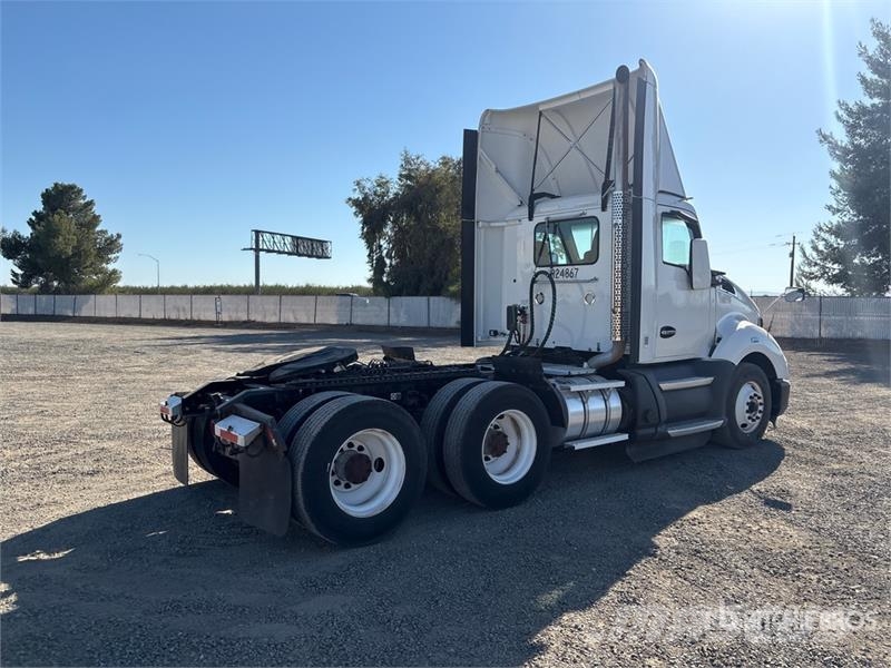 Kenworth T680 6x4 T/A Day Cab Truck Tractor Cavalos mecânicos