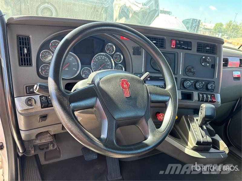 Kenworth T680 6x4 T/A Day Cab Truck Tractor 牵引车