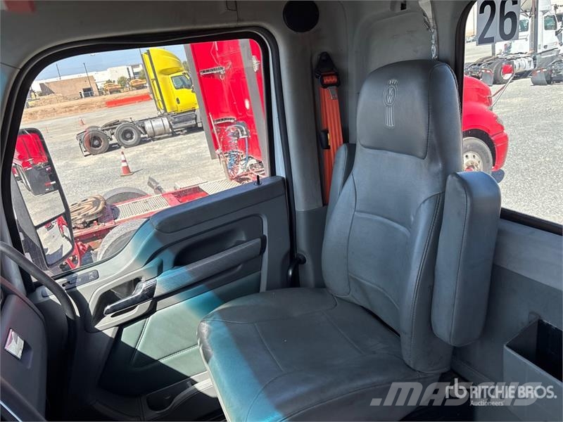 Kenworth T680 6x4 T/A Day Cab Truck Tractor 牵引车