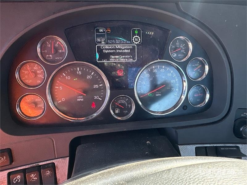 Kenworth T680 6x4 T/A Day Cab Truck Tractor Vilcēji