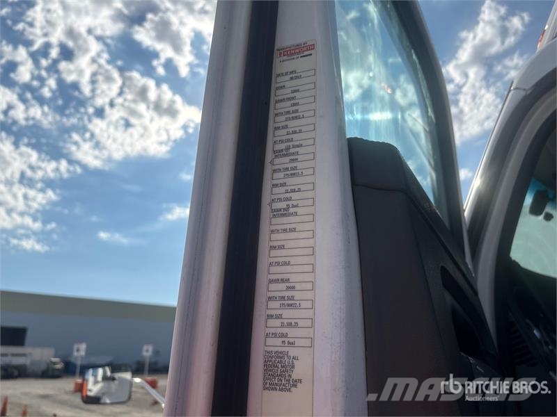 Kenworth T680 6x4 T/A Day Cab Truck Tractor Vilcēji