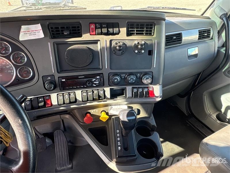Kenworth T680 6x4 T/A Day Cab Truck Tractor Cavalos mecânicos