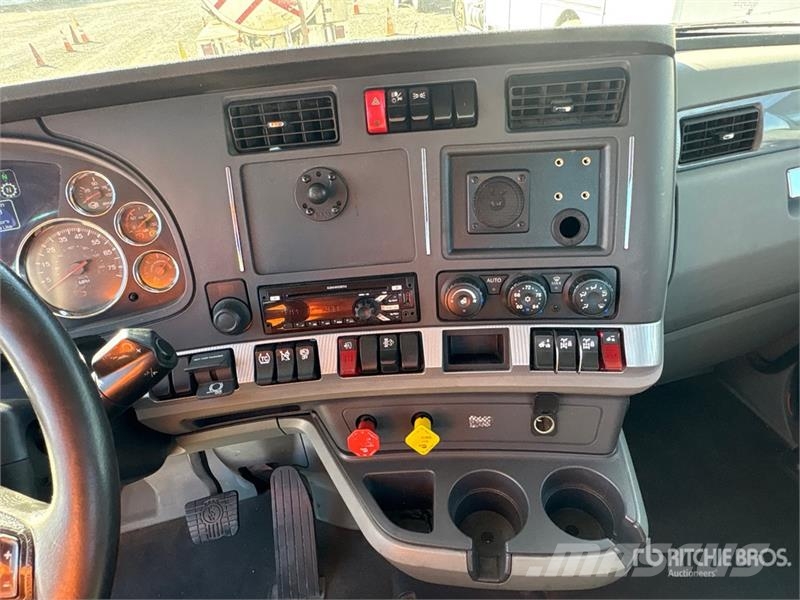 Kenworth T680 6x4 T/A Day Cab Truck Tractor Cavalos mecânicos