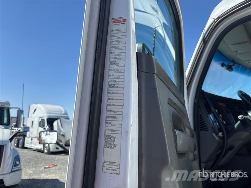 Kenworth T680 6x4 T/A Day Cab Truck Tractor 牵引车