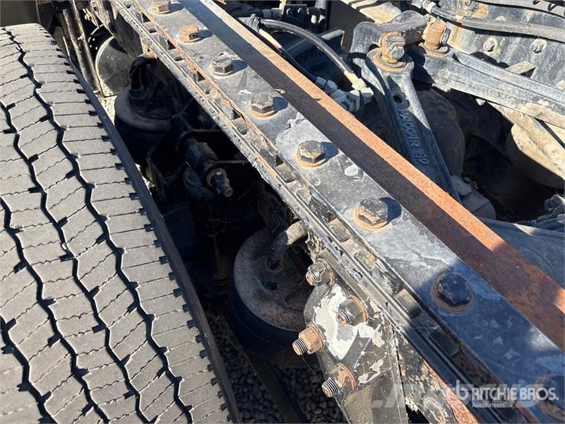Kenworth T680 6x4 T/A Day Cab Truck Tractor Cavalos mecânicos
