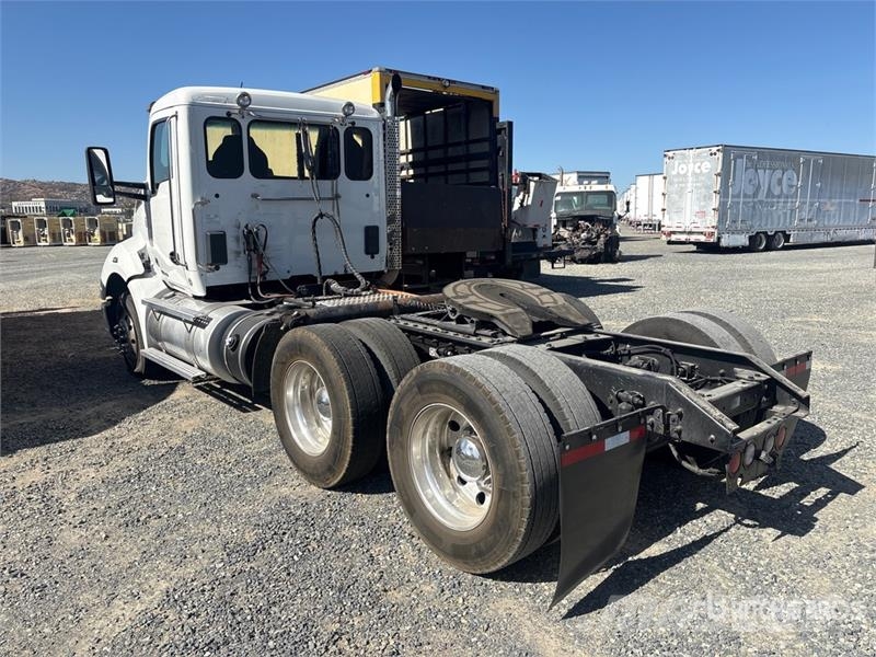 Kenworth T680 6x4 T/A Day Cab Truck Tractor Sadulveokid
