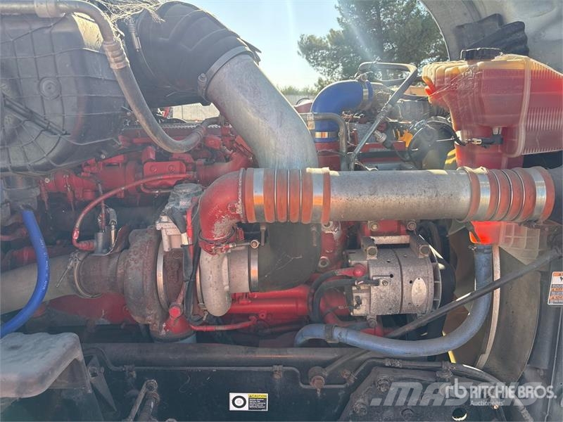 Kenworth T680 6x4 T/A Day Cab Truck Tractor Cavalos mecânicos