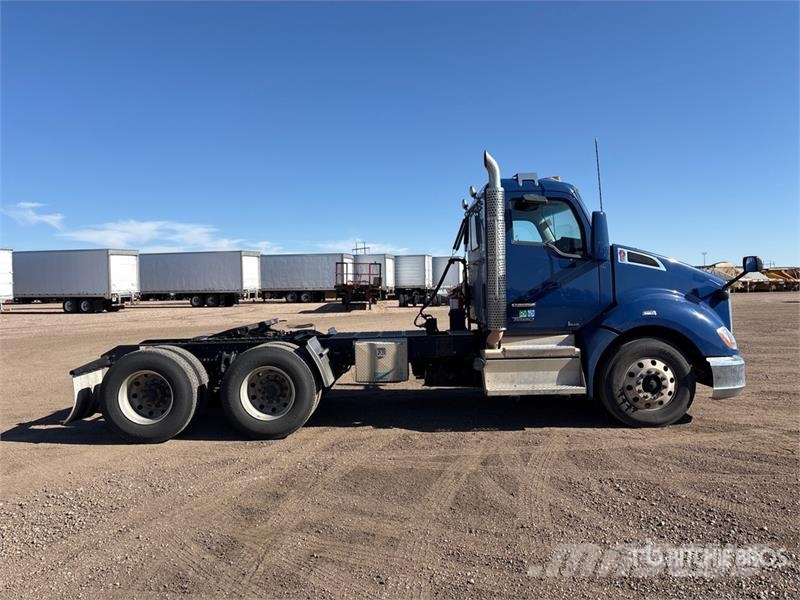 Kenworth T680 6x4 T/A Day Cab Truck Tractor 曳引機組件