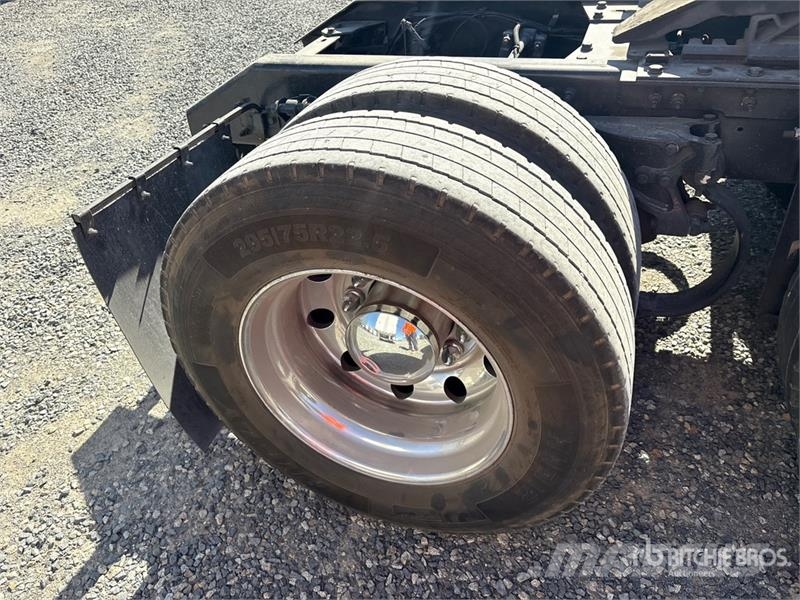 Kenworth T680 6x4 T/A Day Cab Truck Tractor Sadulveokid