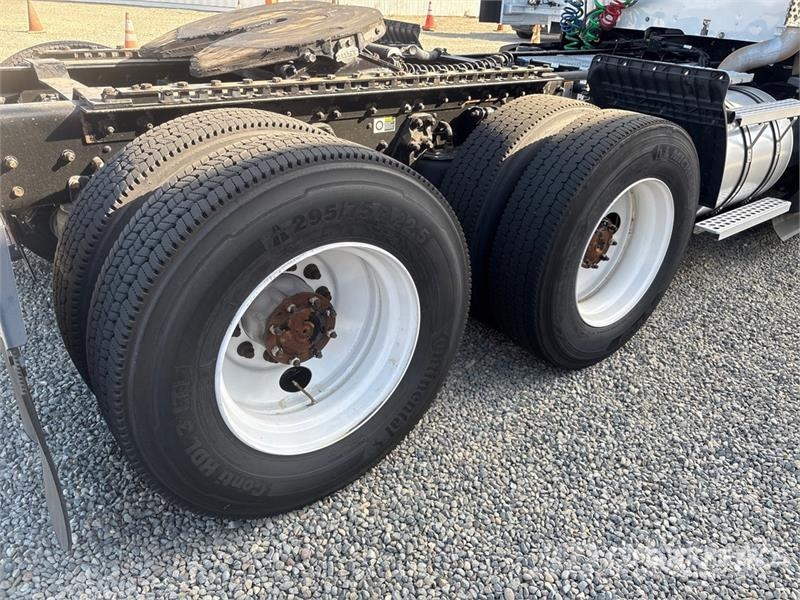 Kenworth T680 6x4 T/A Day Cab Truck Tractor Vilcēji