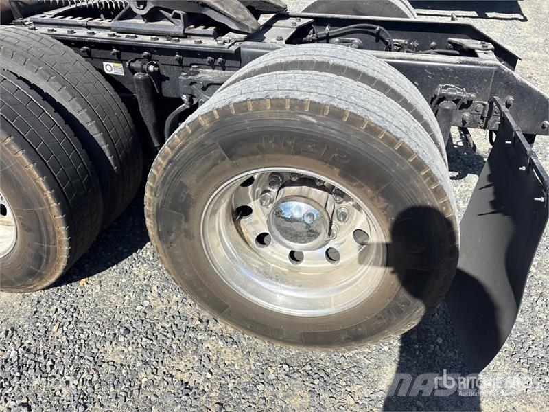 Kenworth T680 6x4 T/A Day Cab Truck Tractor Sadulveokid