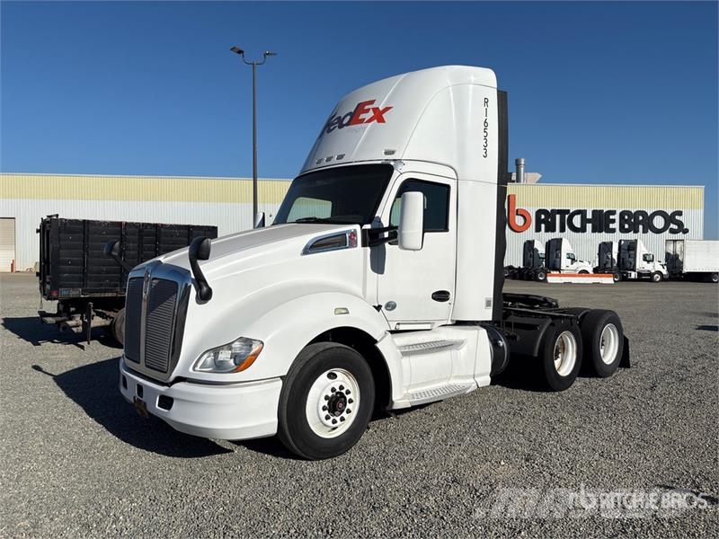 Kenworth T680 6x4 T/A Day Cab Truck Tractor Cavalos mecânicos