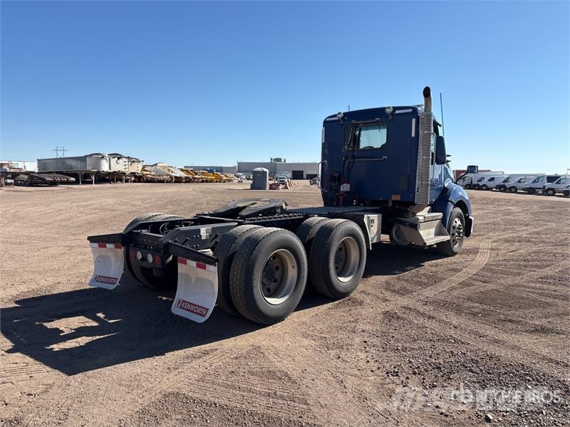 Kenworth T680 6x4 T/A Day Cab Truck Tractor 曳引機組件