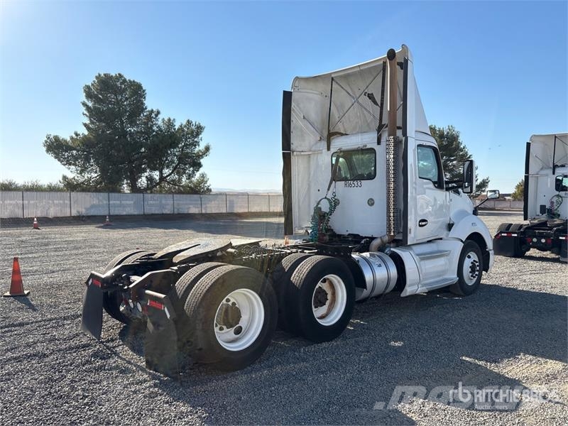 Kenworth T680 6x4 T/A Day Cab Truck Tractor Cavalos mecânicos