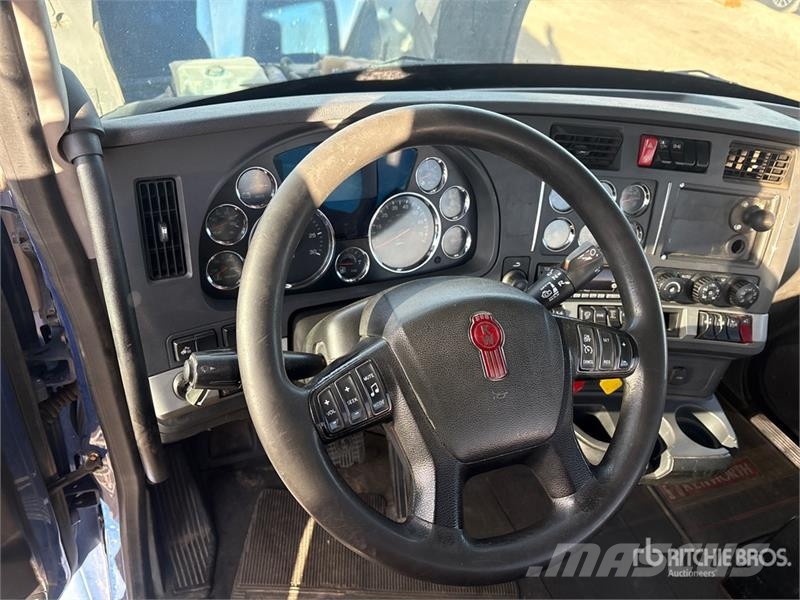 Kenworth T680 6x4 T/A Day Cab Truck Tractor Vilcēji