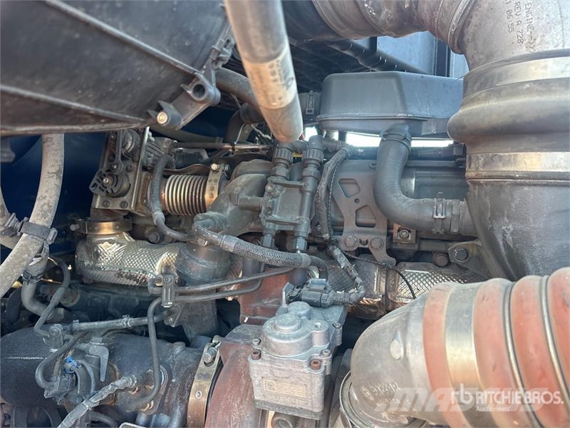 Kenworth T680 6x4 T/A Day Cab Truck Tractor Vilcēji