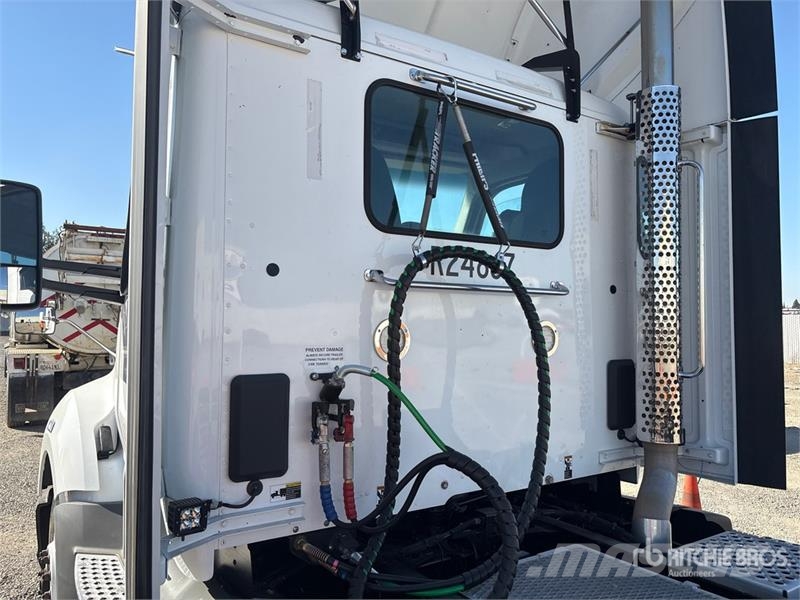 Kenworth T680 6x4 T/A Day Cab Truck Tractor Cavalos mecânicos