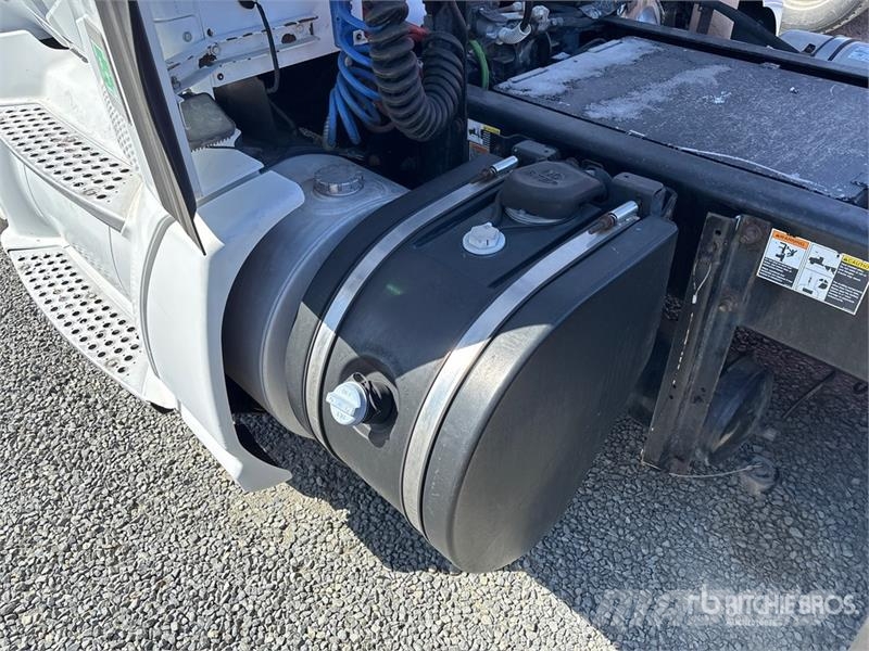 Kenworth T680 6x4 T/A Day Cab Truck Tractor 牵引车
