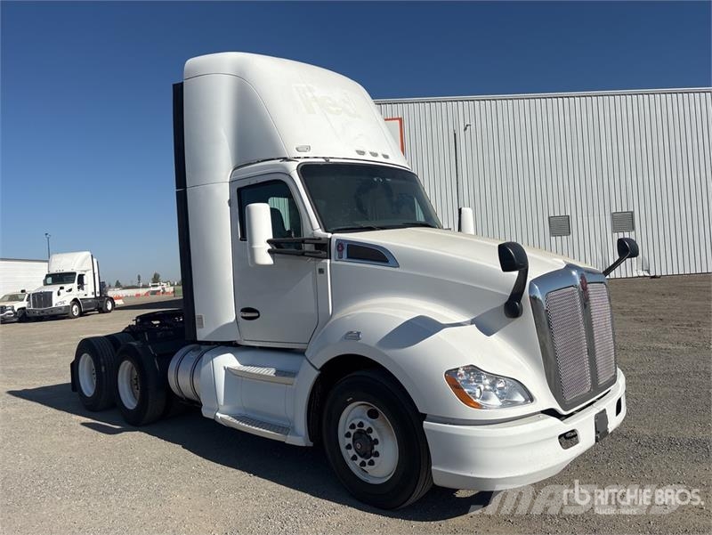Kenworth T680 6x4 T/A Day Cab Truck Tractor Tegljači