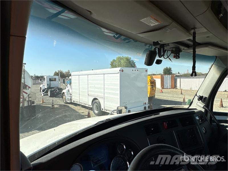 Kenworth T680 6x4 T/A Day Cab Truck Tractor Cavalos mecânicos