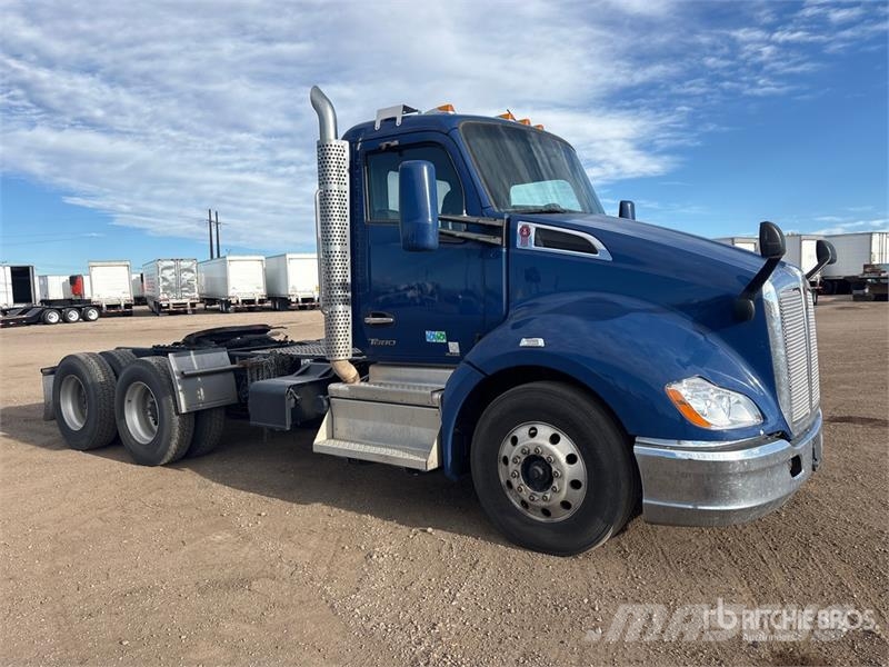Kenworth T680 6x4 T/A Day Cab Truck Tractor Vilcēji
