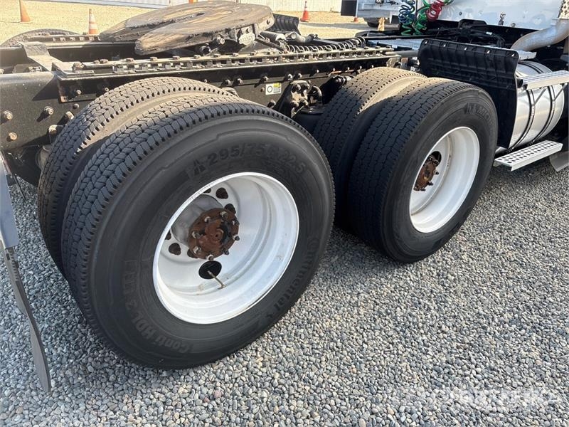 Kenworth T680 6x4 T/A Day Cab Truck Tractor Dragbilar