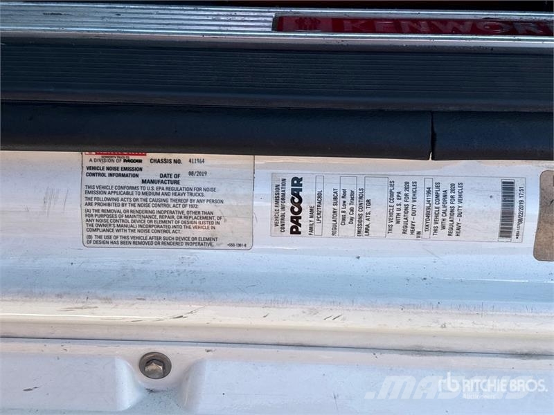 Kenworth T680 6x4 T/A Day Cab Truck Tractor Cavalos mecânicos
