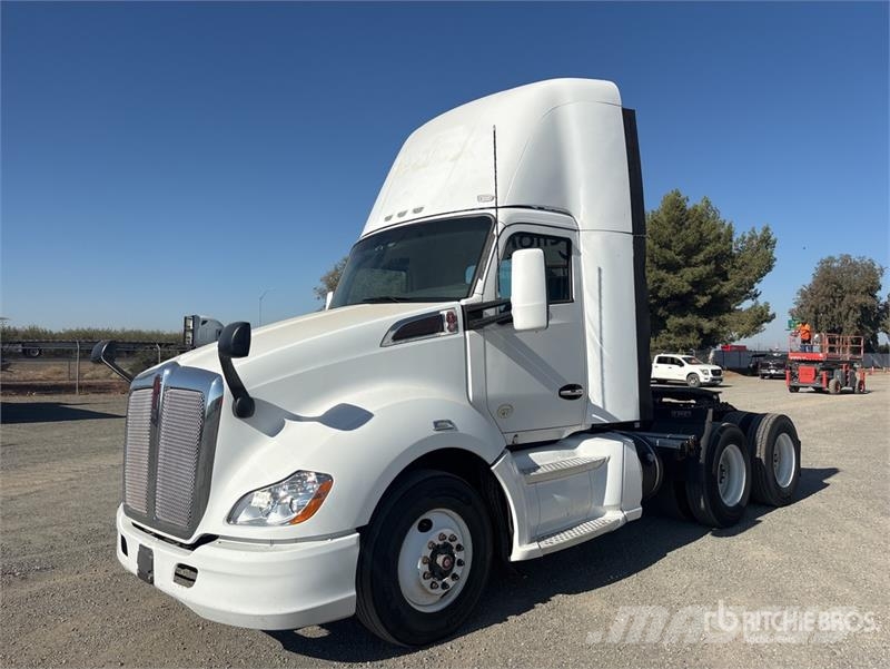 Kenworth T680 6x4 T/A Day Cab Truck Tractor Tegljači