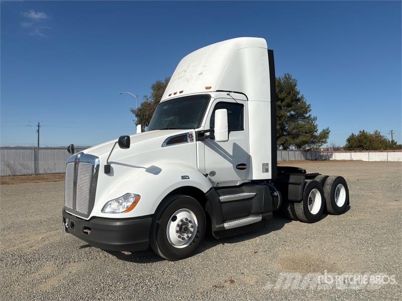 Kenworth T680 6x4 T/A Day Cab Truck Tractor Dragbilar