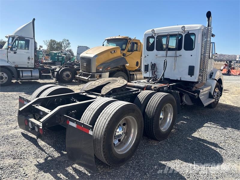 Kenworth T680 6x4 T/A Day Cab Truck Tractor Sadulveokid