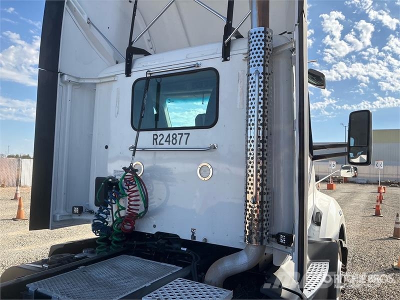 Kenworth T680 6x4 T/A Day Cab Truck Tractor Dragbilar