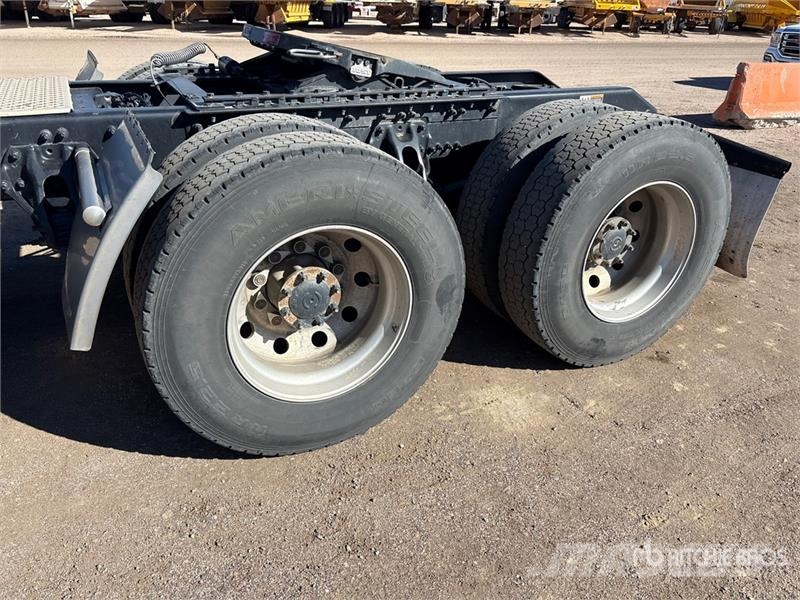 Kenworth T680 6x4 T/A Day Cab Truck Tractor 曳引機組件