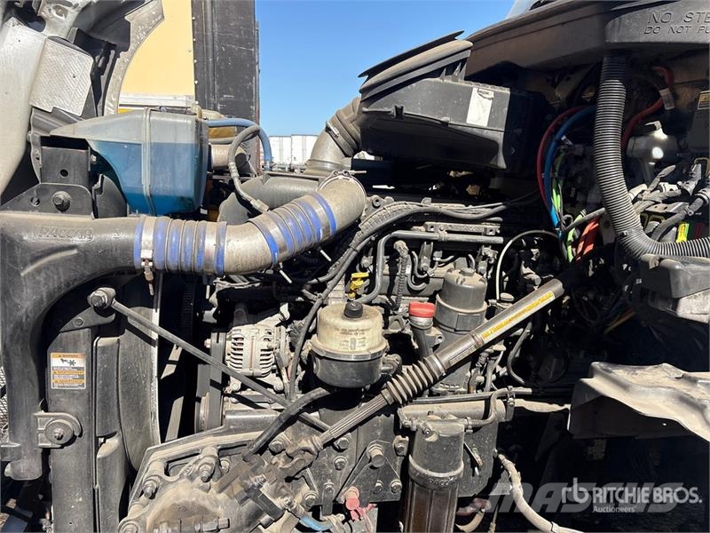 Kenworth T680 6x4 T/A Day Cab Truck Tractor Sadulveokid