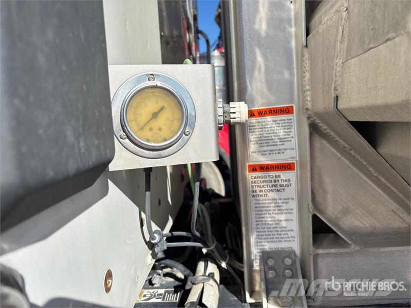 Kenworth T680 8x4 Tri/A Day Cab Truck Tractor Vilcēji