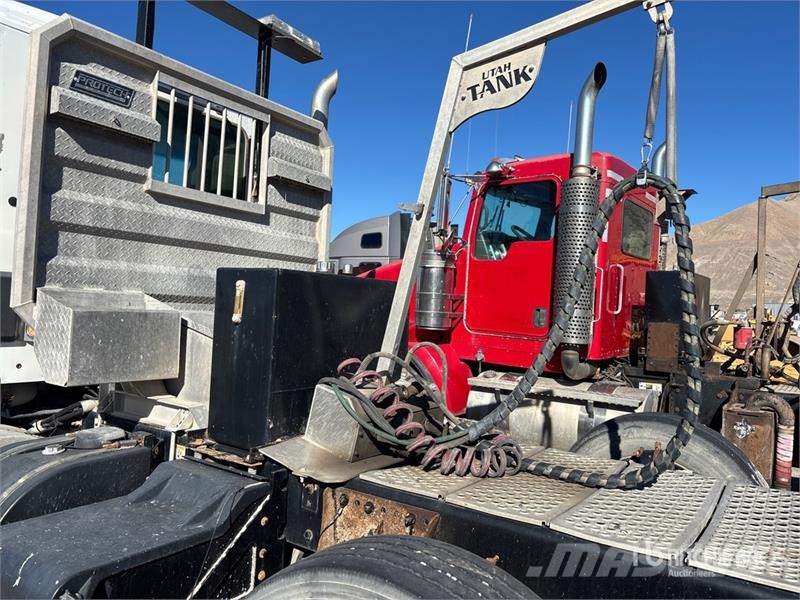 Kenworth T680 8x4 Tri/A Day Cab Truck Tractor Vilcēji