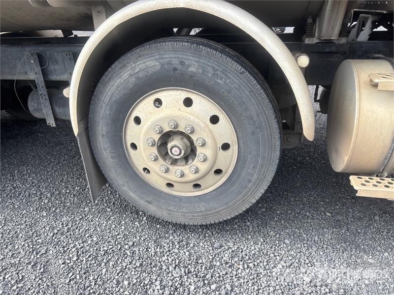 Kenworth T800 Tankerli kamyonlar